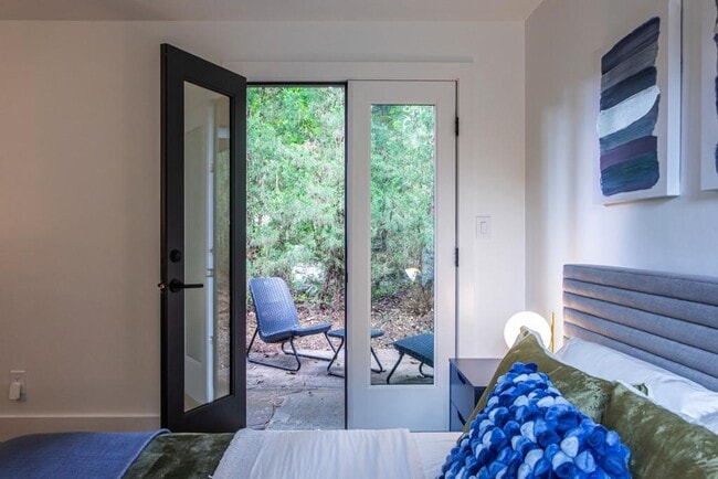 Building Photo - 1904 Lenox Rd NE