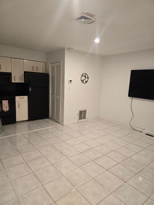 Building Photo - 603 55th St