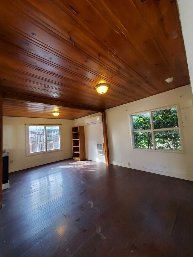 Building Photo - 129774thstreet.is4lease.com