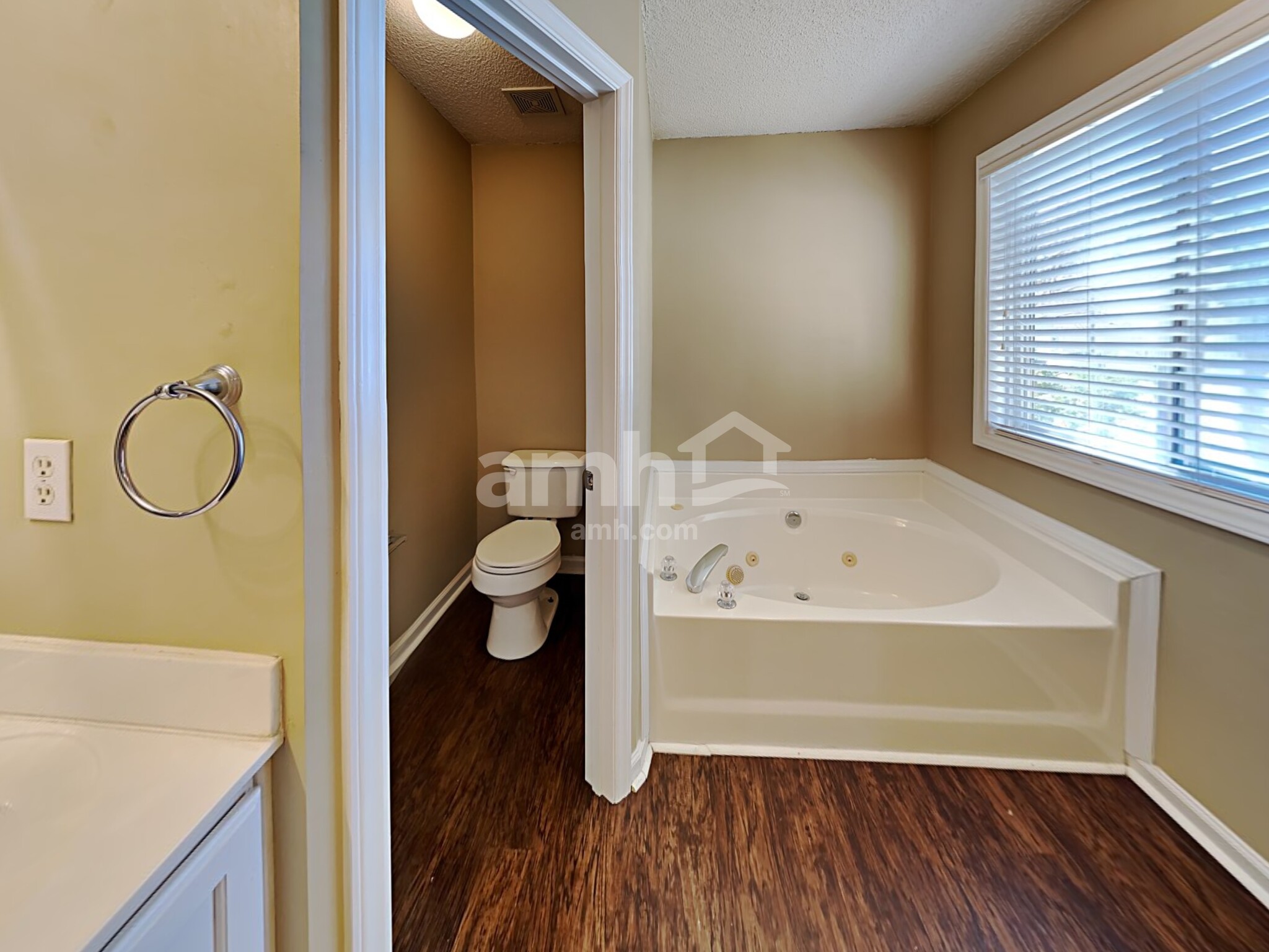 Building Photo - 4001 Mantua Way