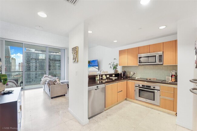 Building Photo - 1060 Brickell Ave
