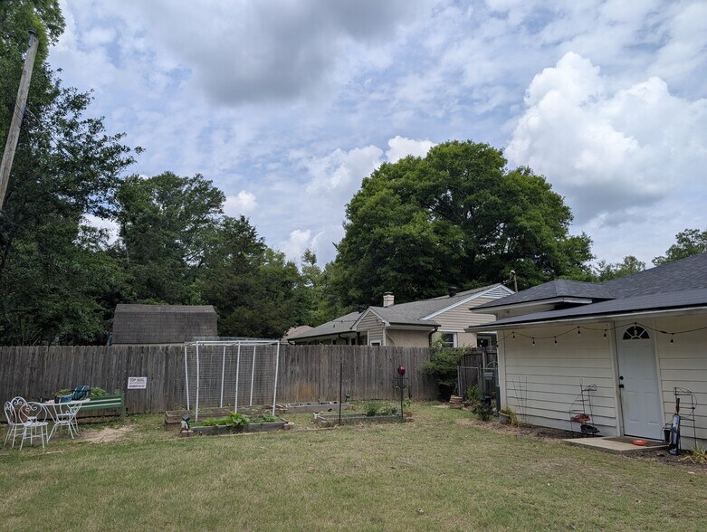 Building Photo - 5259 Sequoia Ave