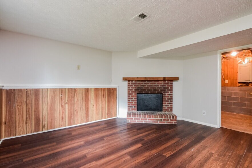 Building Photo - 2086 Singer Way