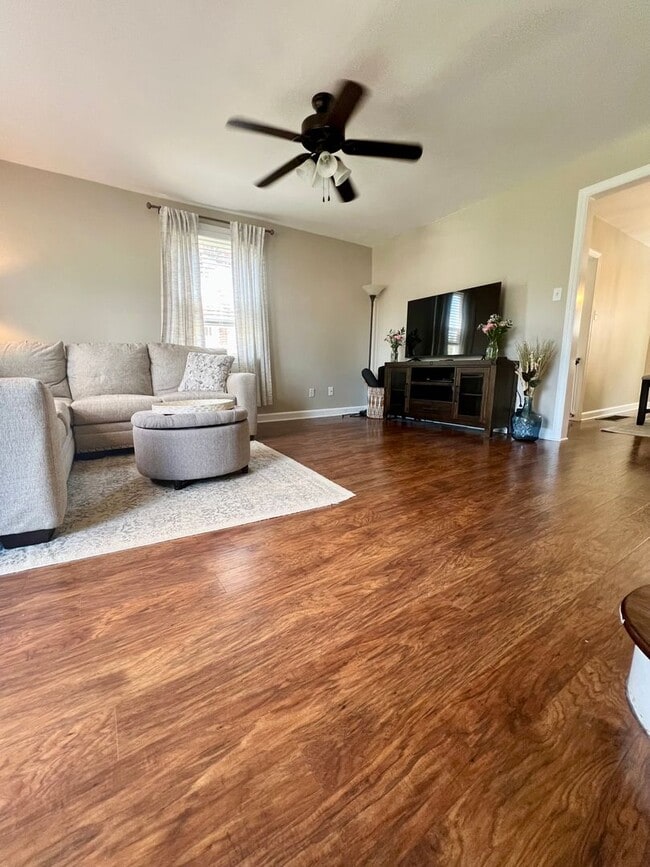 Building Photo - Gorgeous 3-Bedroom Home in Drexel Hill with Garage! Available mid-May!