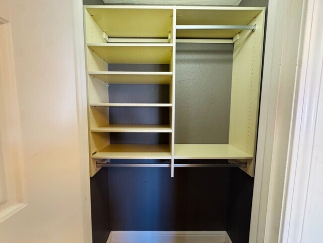 Building Photo - Great Location 2 Bed 1 Bath!