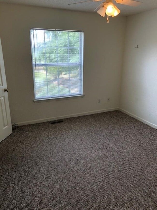 Building Photo - 2554 Golden Park Ln