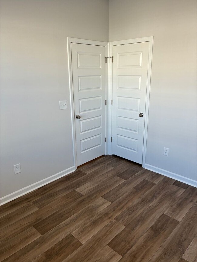 Building Photo - W2045