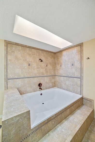 Building Photo - 6321 Garland Ct