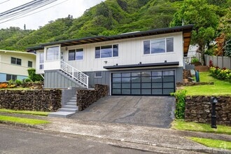 Building Photo - Manoa Valley, 4 bedroom, 3 bath, Fully Ren...