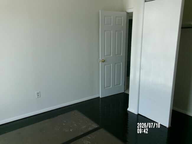 Building Photo - 1024 SW 42nd St