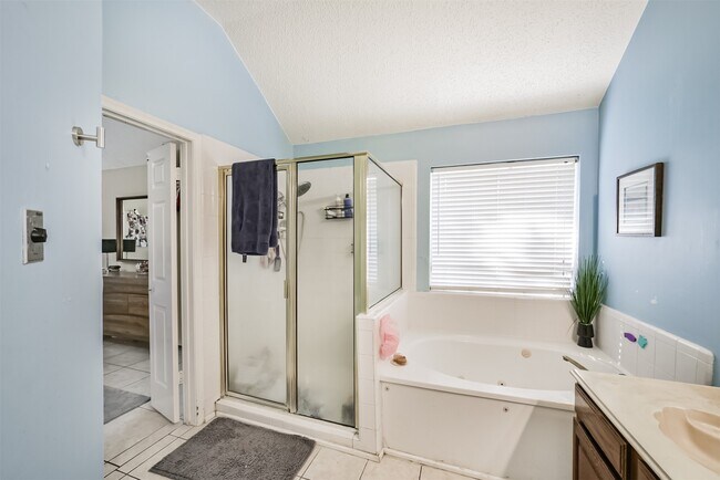 Building Photo - 15519 Montesa Dr