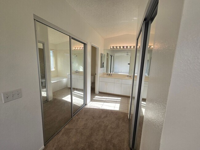 Building Photo - 91-920 Laaulu St #1F