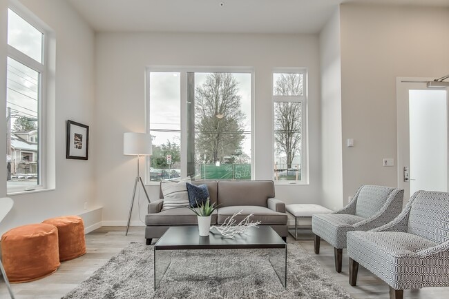 Building Photo - 1610 SE Tacoma St