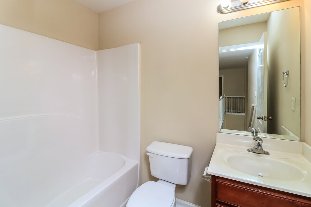 Building Photo - 910 Elderberry Ln