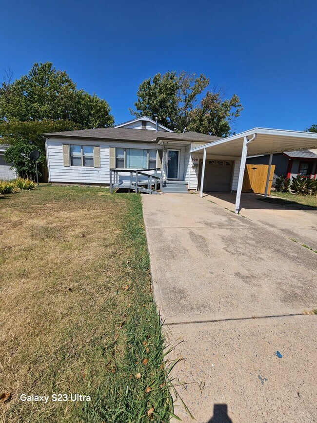 Building Photo - 908 NW 20th St