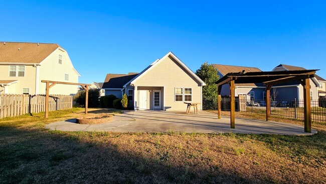 Building Photo - 3BR 2 BA Maple Hill