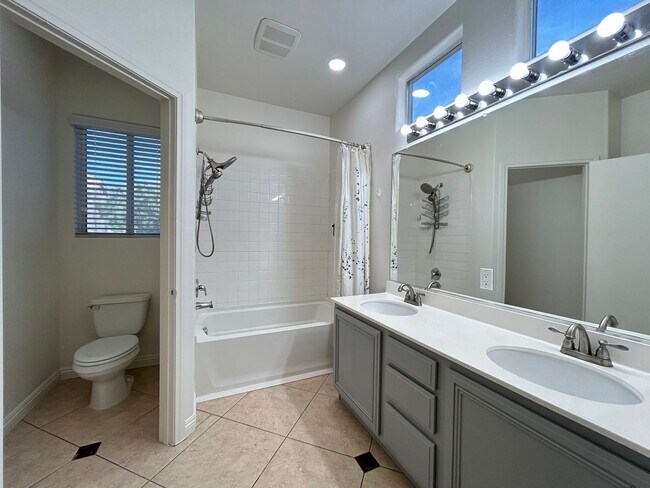 Building Photo - Desirable Summerlin Home 4 Bedrooms 2.5 Ba...