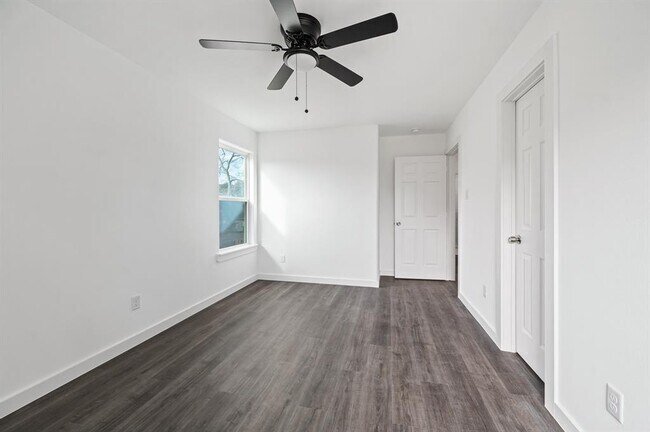 Building Photo - 9531 Everglade Dr