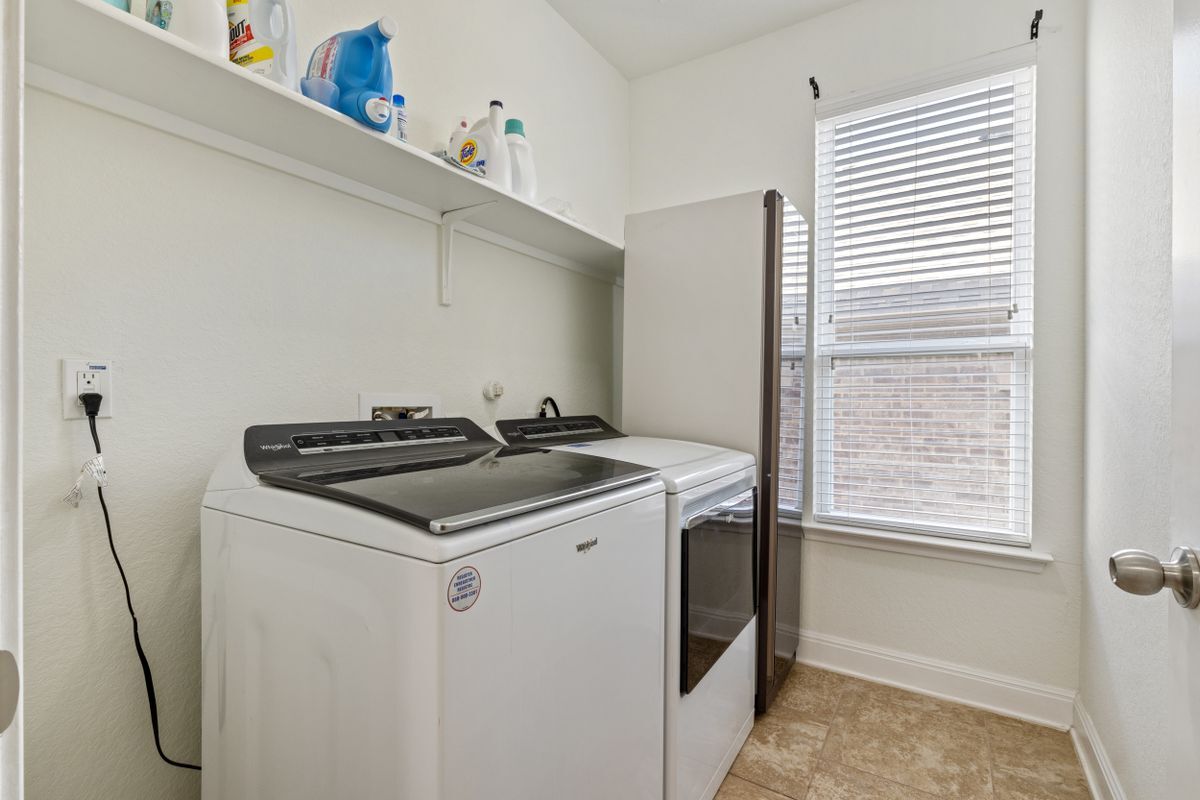 Building Photo - 22438 Akin Fawn