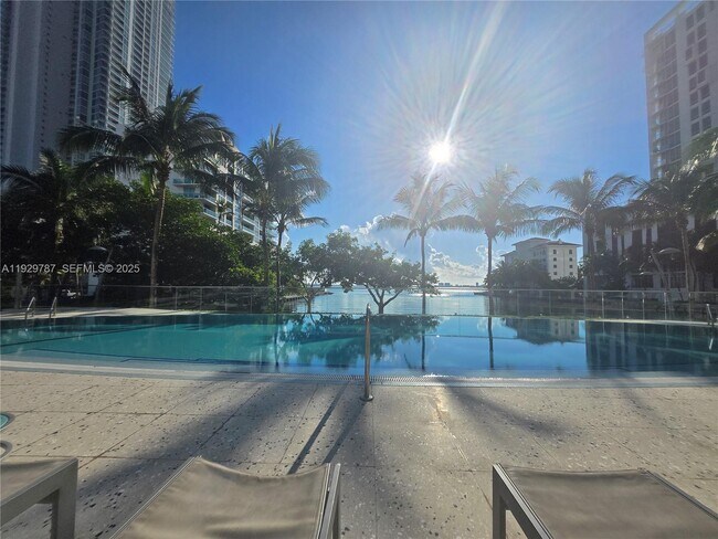 Building Photo - 460 NE 28th St