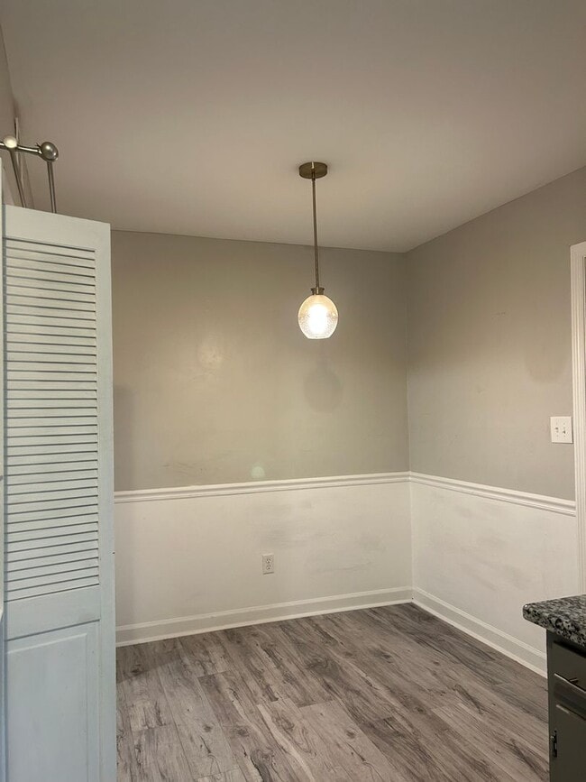 Building Photo - 815 Poindexter Ave