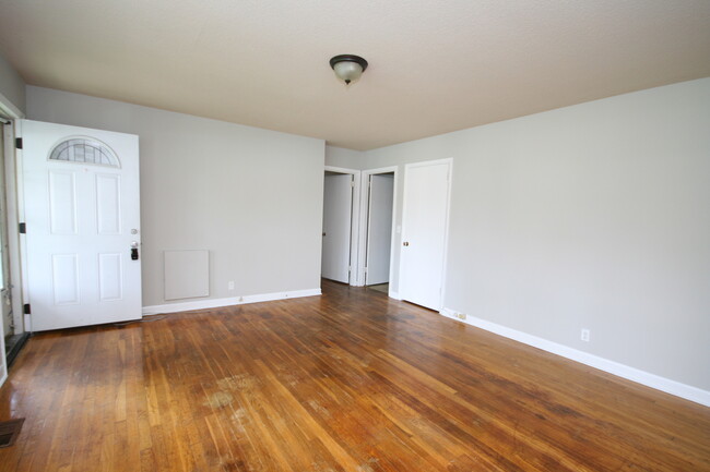 Building Photo - 4029 Knollbrook Dr NW