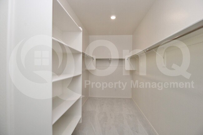 Building Photo - 3037 W la Mirada Dr