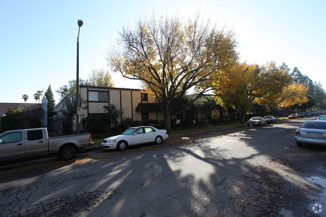 Building Photo - Kelvin Square Apartments