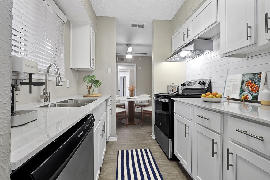 Lexington Apartment Homes 5426 Meadowcreek Dr Dallas TX 75248