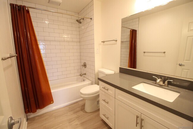 Building Photo - 2212 Edinburg Ave