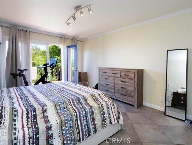 Building Photo - 345 Palos Verdes Dr W
