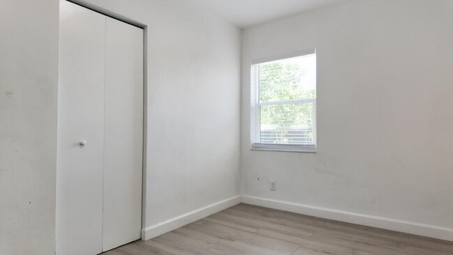 Building Photo - 720 S 11th St