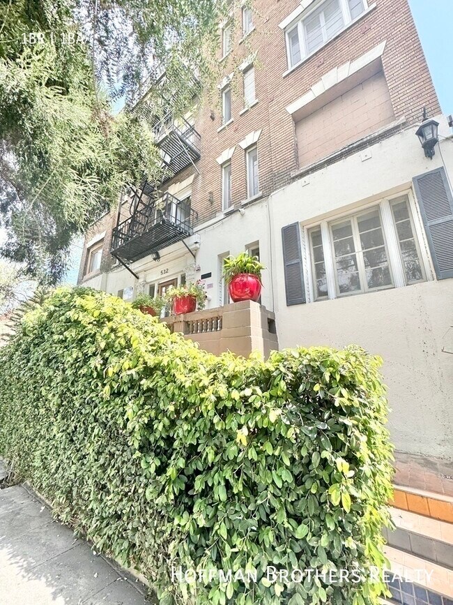 Building Photo - 534 S Coronado St