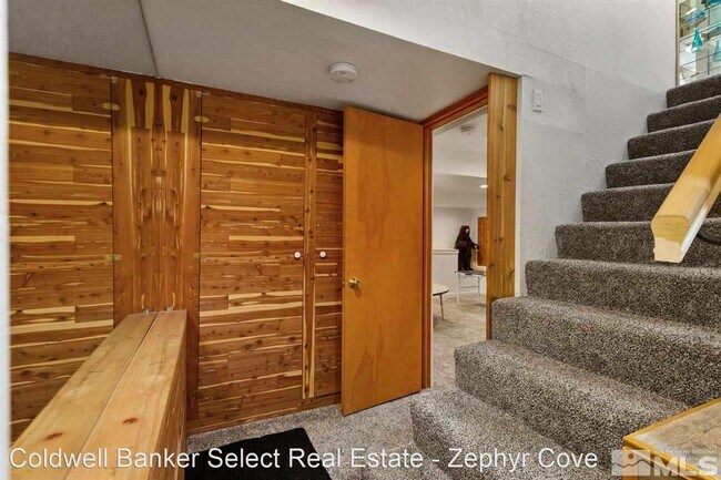 Building Photo - 4 br, 3 bath House - 116-B Snowbird Court