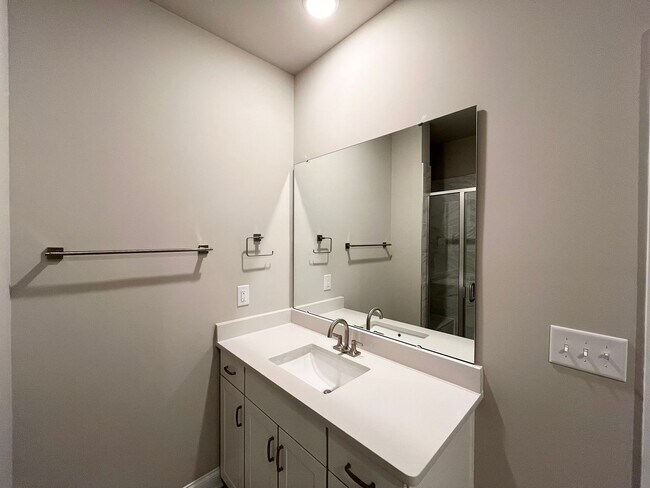 Building Photo - **OFFERING FIRST MONTH'S RENT FREE, $200 MOVE IN PROMOTION & WAIVED APPLICATION FEES** New Constr...