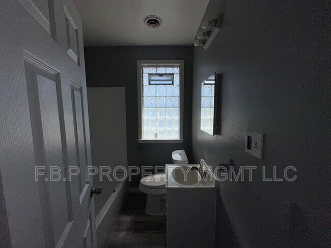 Building Photo - 5049 Coplin St