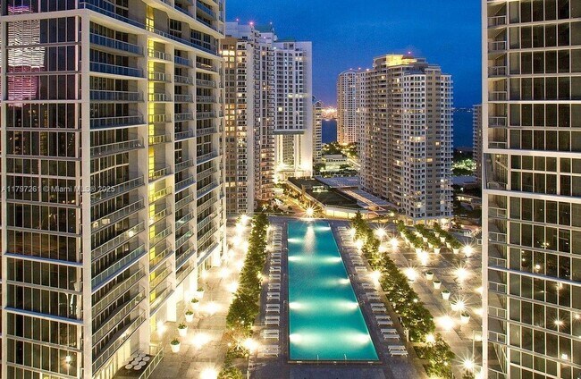 Building Photo - 495 Brickell Ave