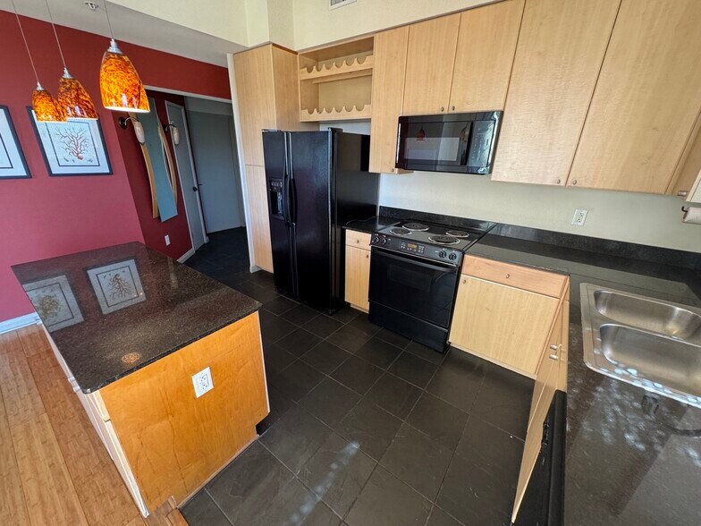 Building Photo - 488 E Ocean Blvd