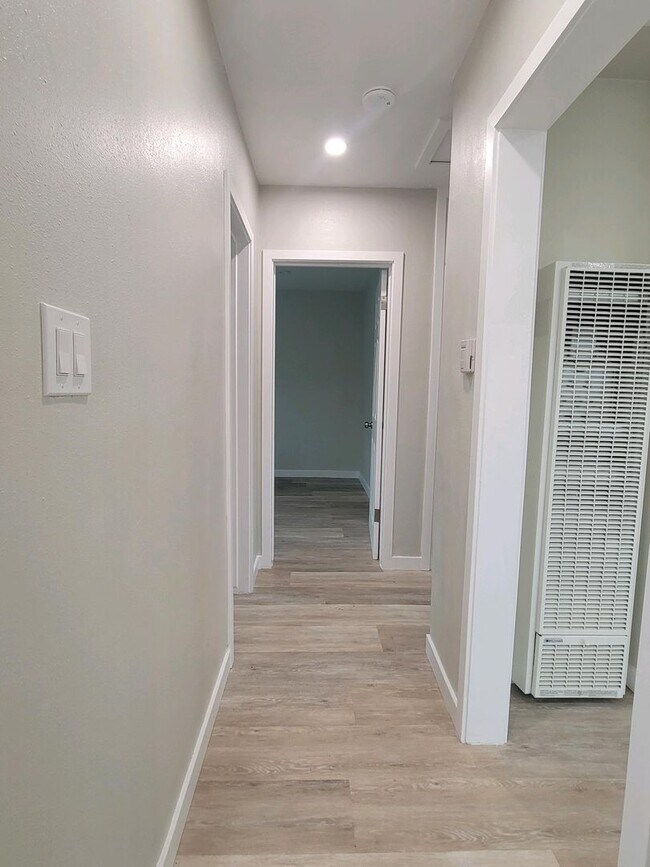 Building Photo - 2221