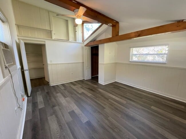 Building Photo - Large One Bedroom In Duck Pond Available in August!!!!