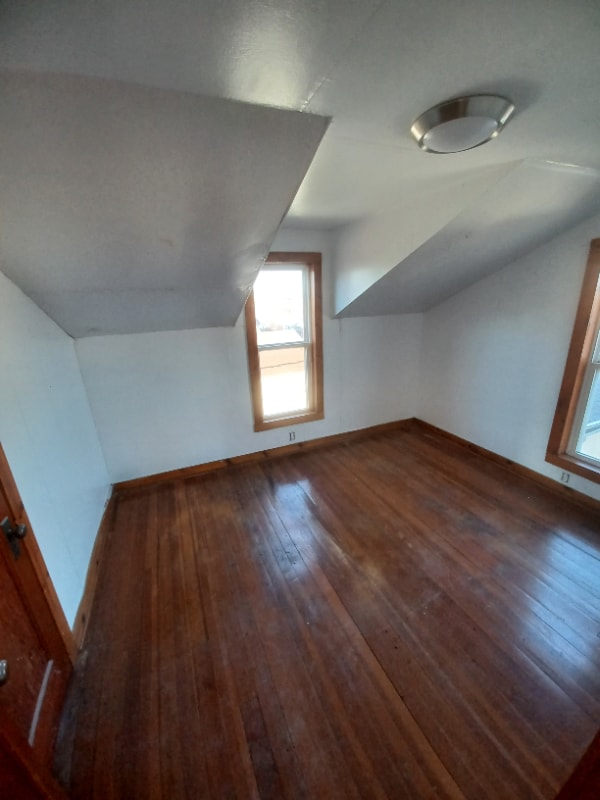 Building Photo - 539 S 1st St