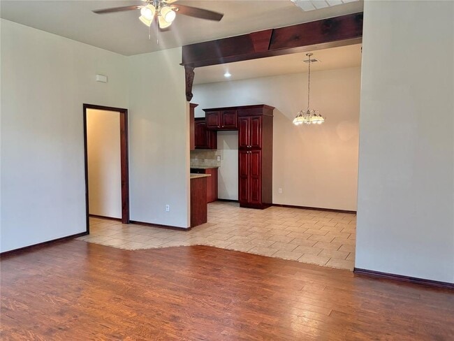 Building Photo - 15105 Kyle Dr