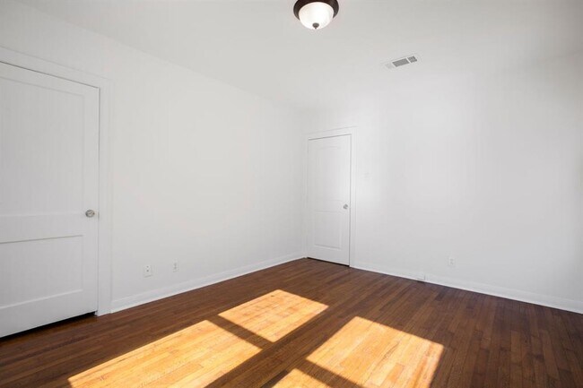 Building Photo - 1704 Northwood Rd