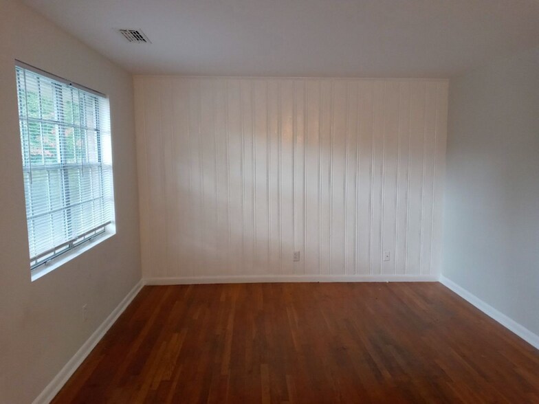 Building Photo - 1406 Church St