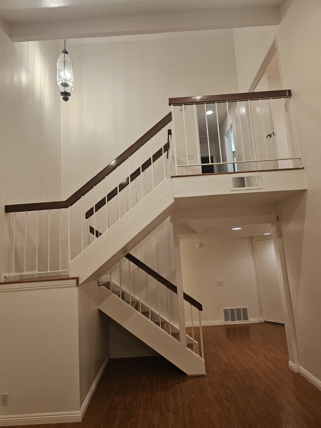 Building Photo - 25 Weepingwood