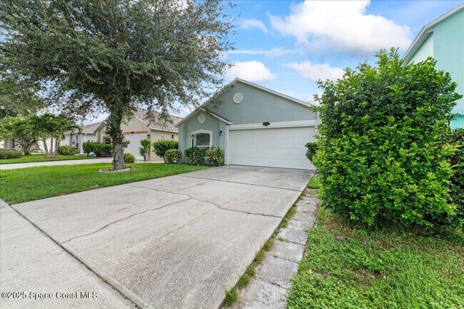 Building Photo - 2165 Redwood Cir