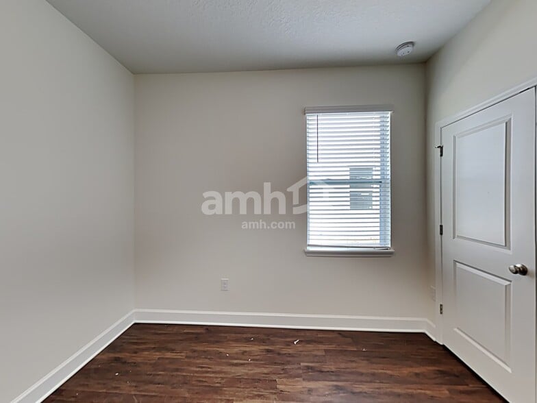 Building Photo - 2112 Saffron Walden Dr