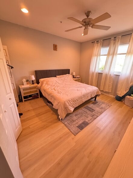 Master Bedroom - 2917 S Greenleaf Cir