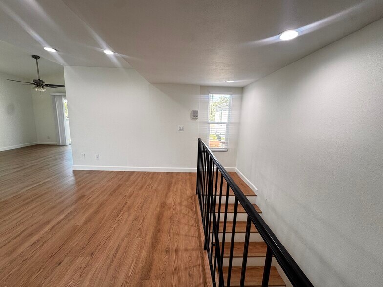 Building Photo - 1102 Cleghorn Dr