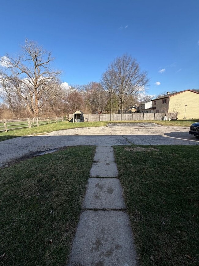 Building Photo - 1163 Bernath